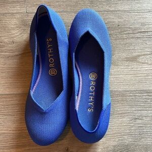 Rothy’s periwinkle blue slides